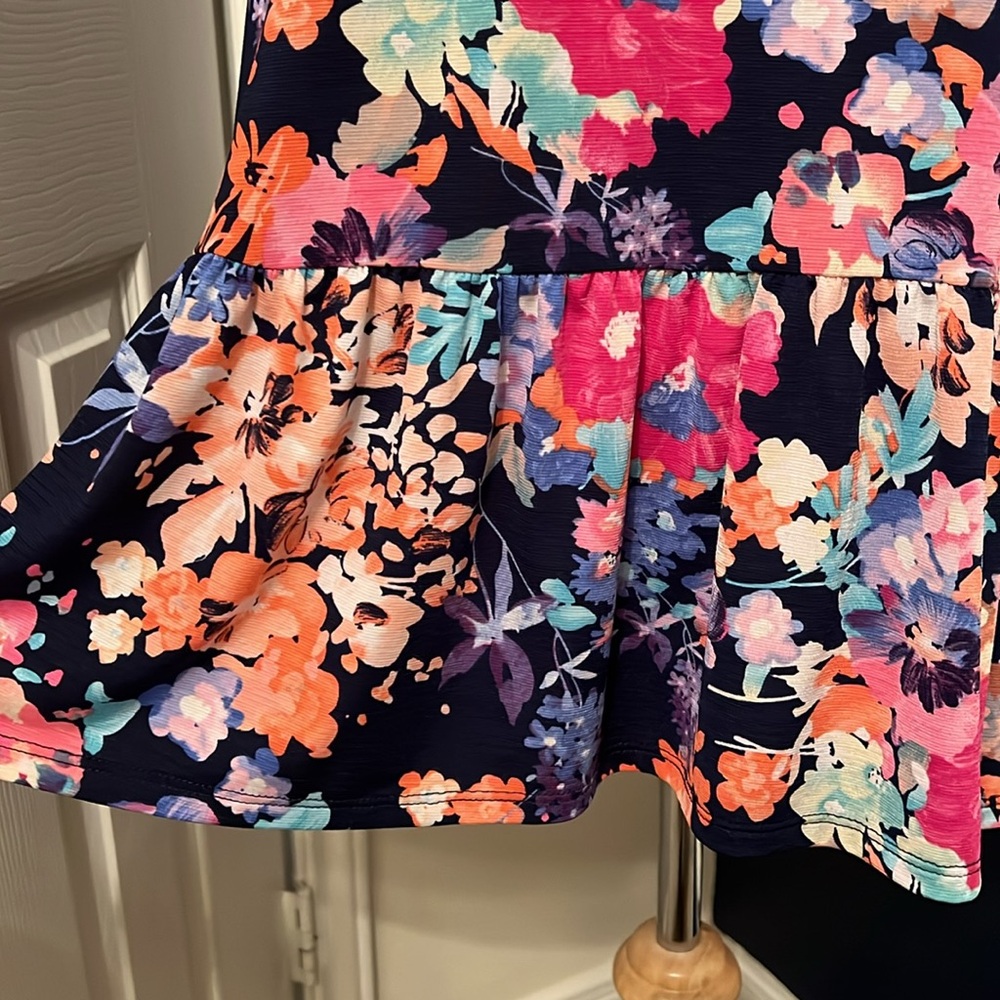 EUC 1.4.3. Story by Line Up Floral Drop Waist Short Sleeve Top - Picture 2 of 6